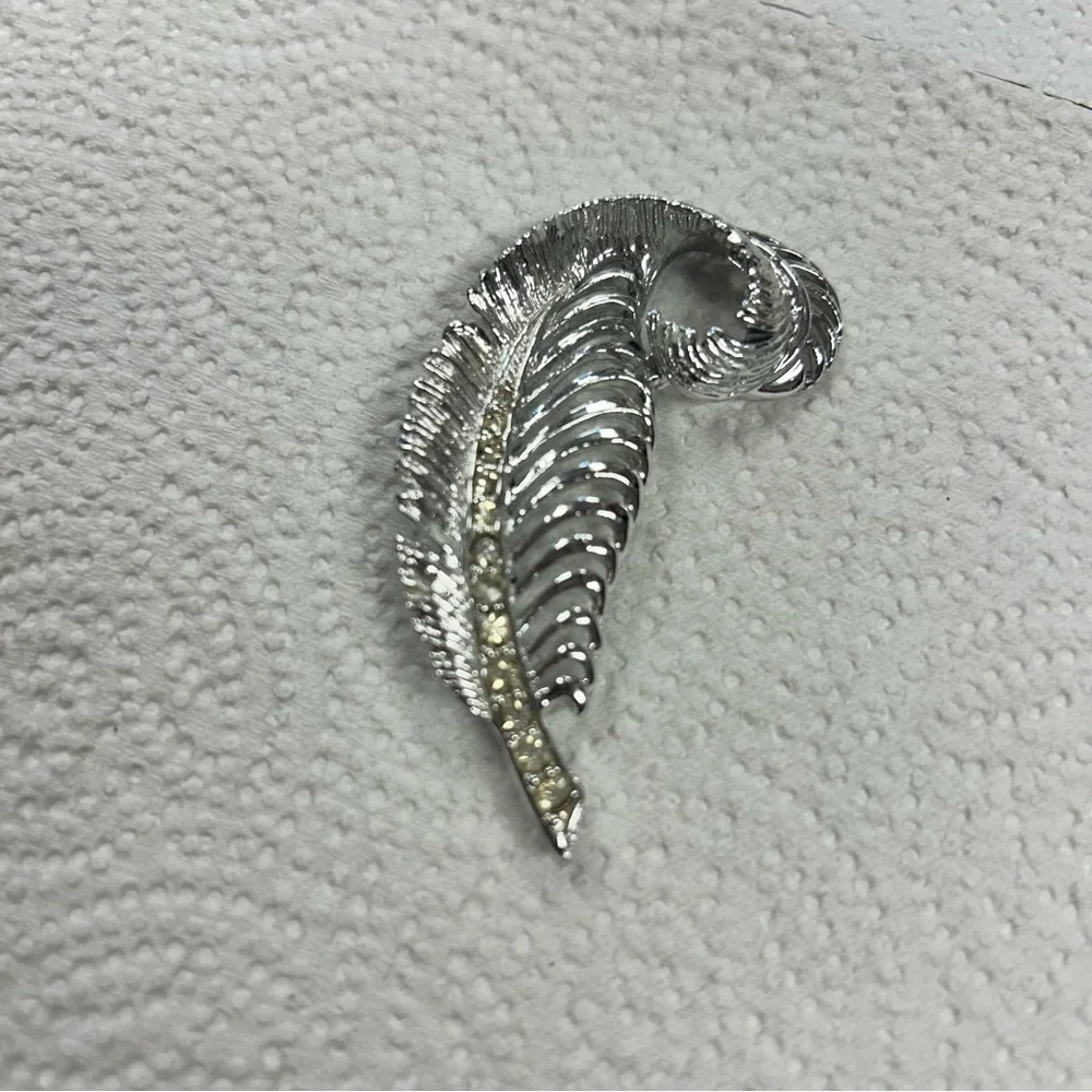Vintage Elegant Silver Feather Brooch Rhinestones Costume Jewelry Nature Leaf